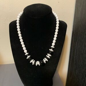 Beautiful necklace black and white 16”
